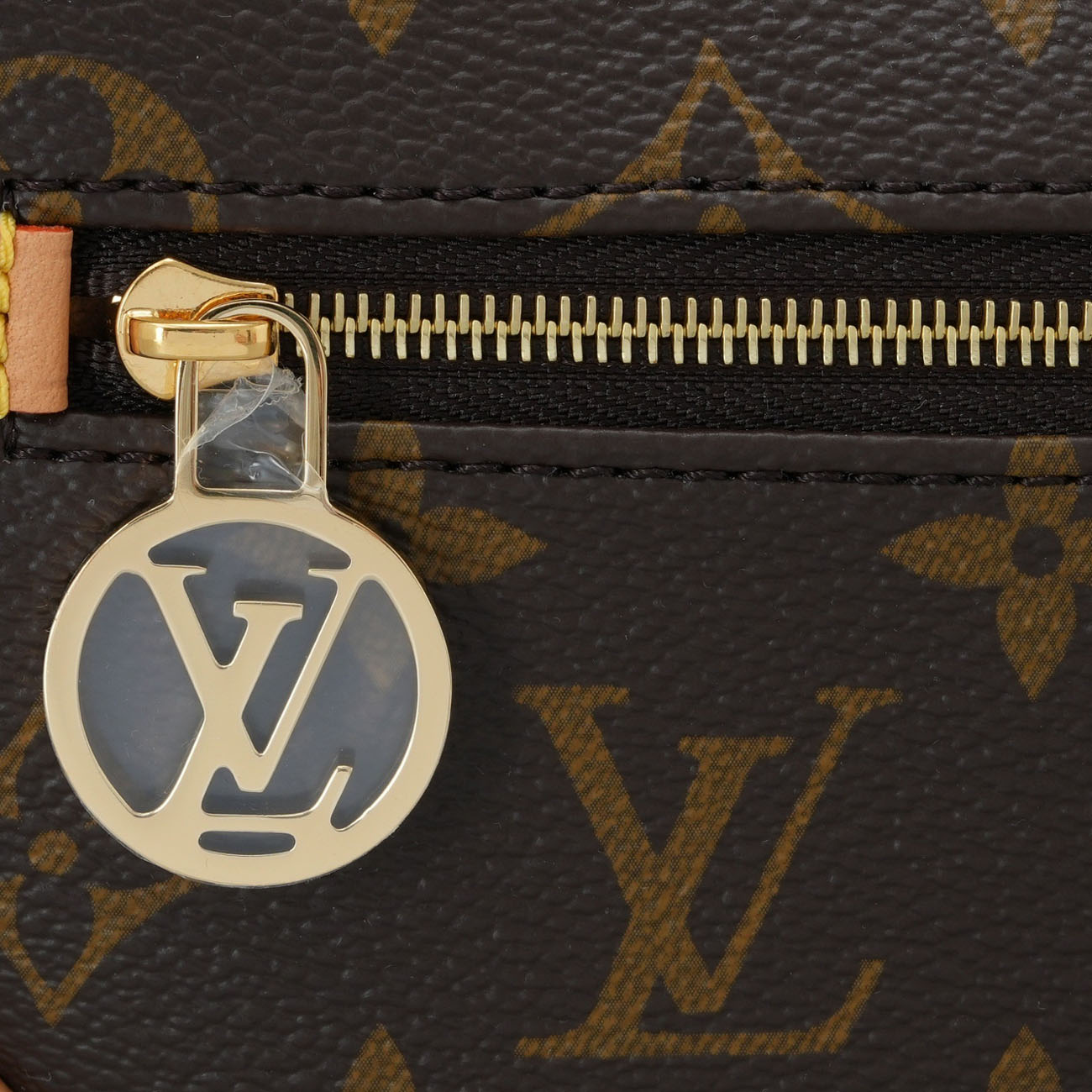 LOUIS VUITTON(NEW)루이비통 M81098 루프백 (새상품) NEW PRODUCT